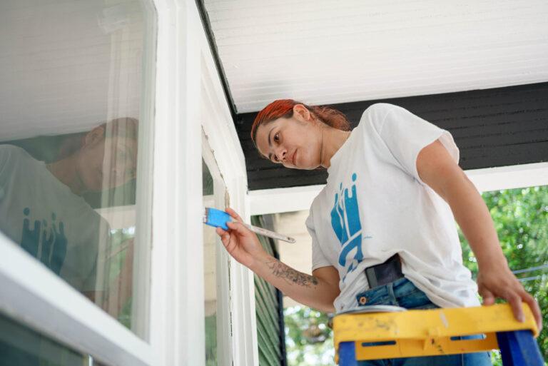 That 1 Painter team at work - Why Choose Us section