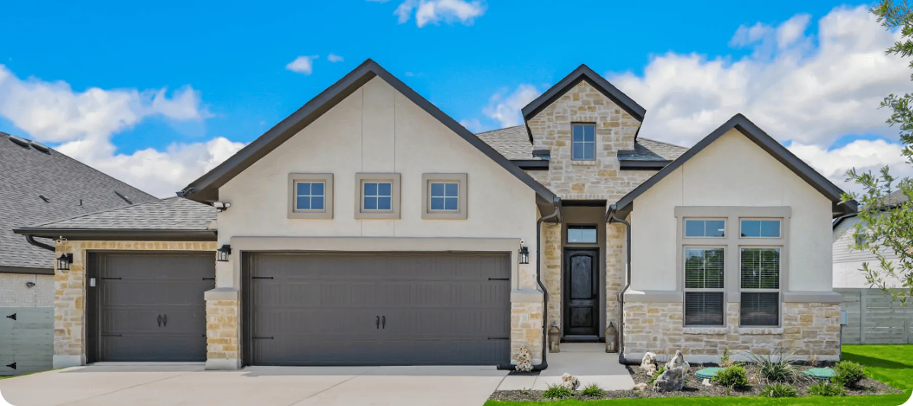 Professional exterior painting project in Knoxville by That 1 Painter