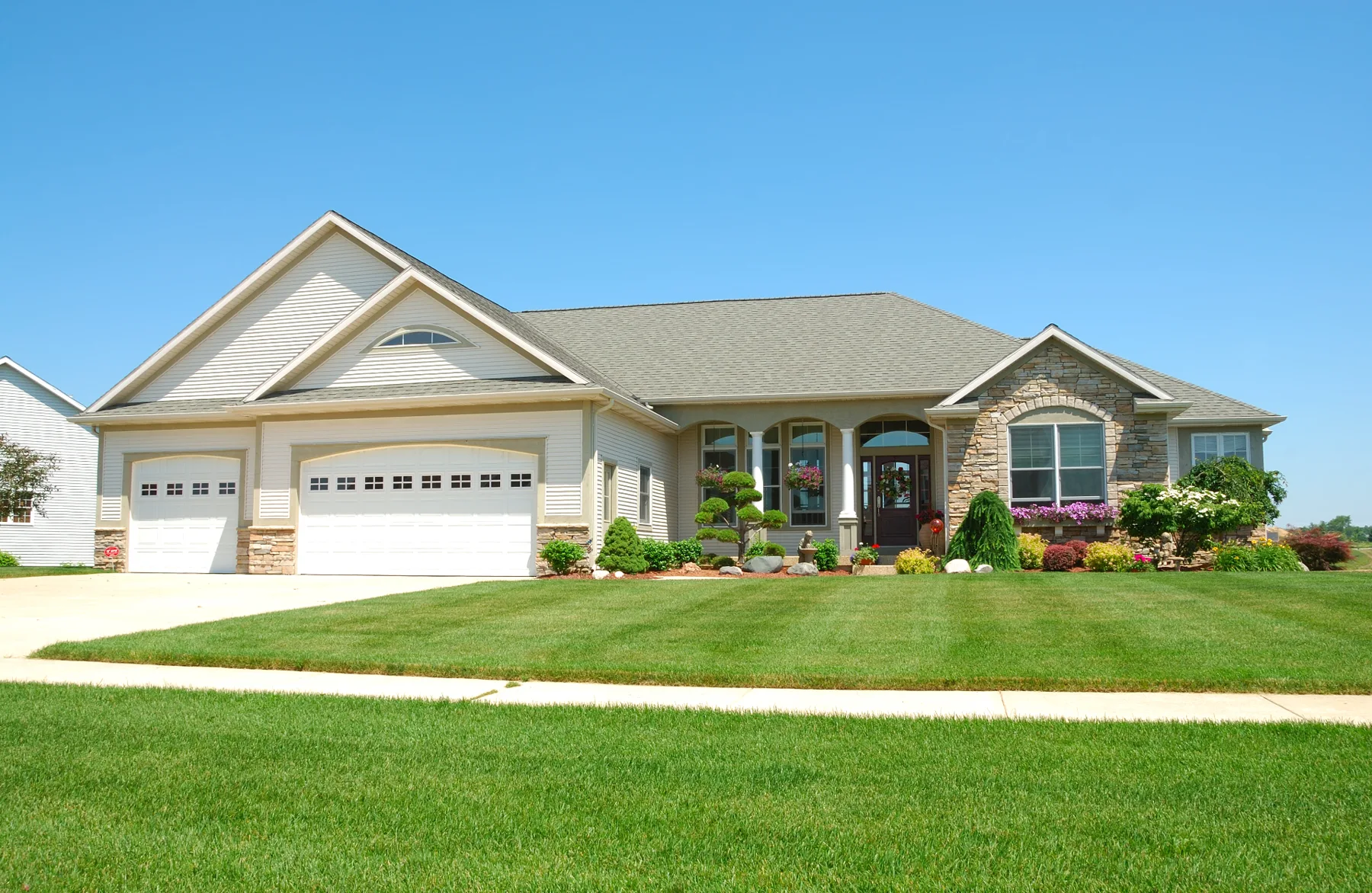 Professional exterior painting project in Kansas City by That 1 Painter