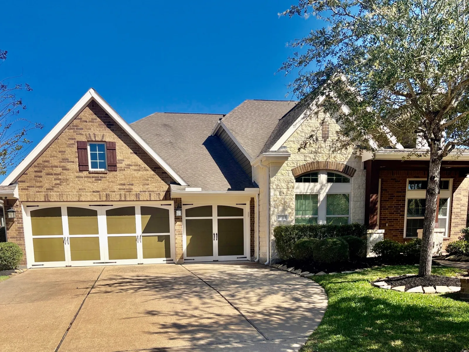 Professional exterior painting project in Fort Bend County by That 1 Painter