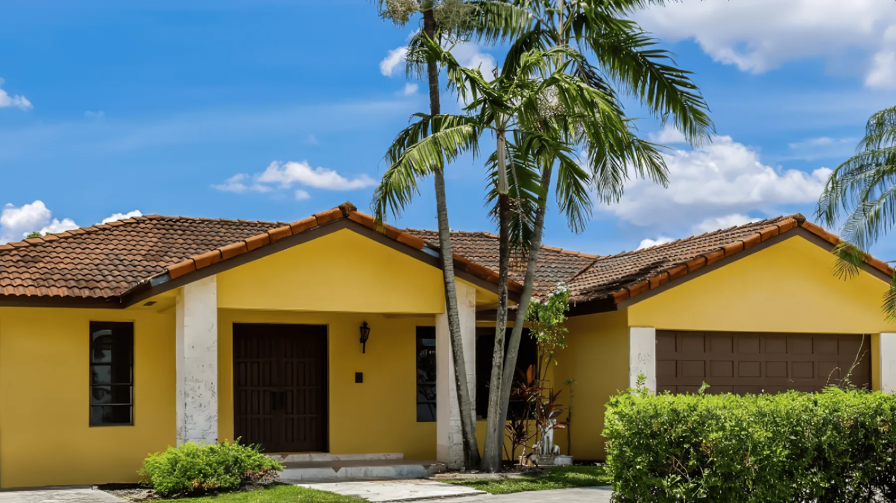 Professional exterior painting project in Miami by That 1 Painter