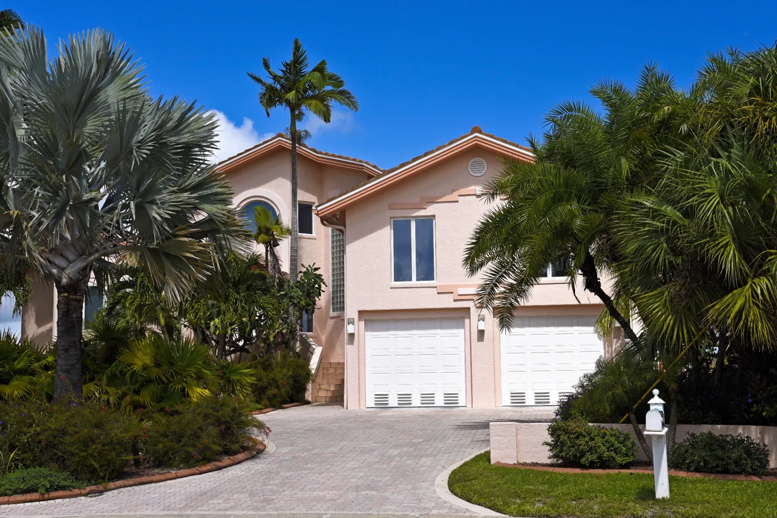 Professional exterior painting project in First Coast by That 1 Painter
