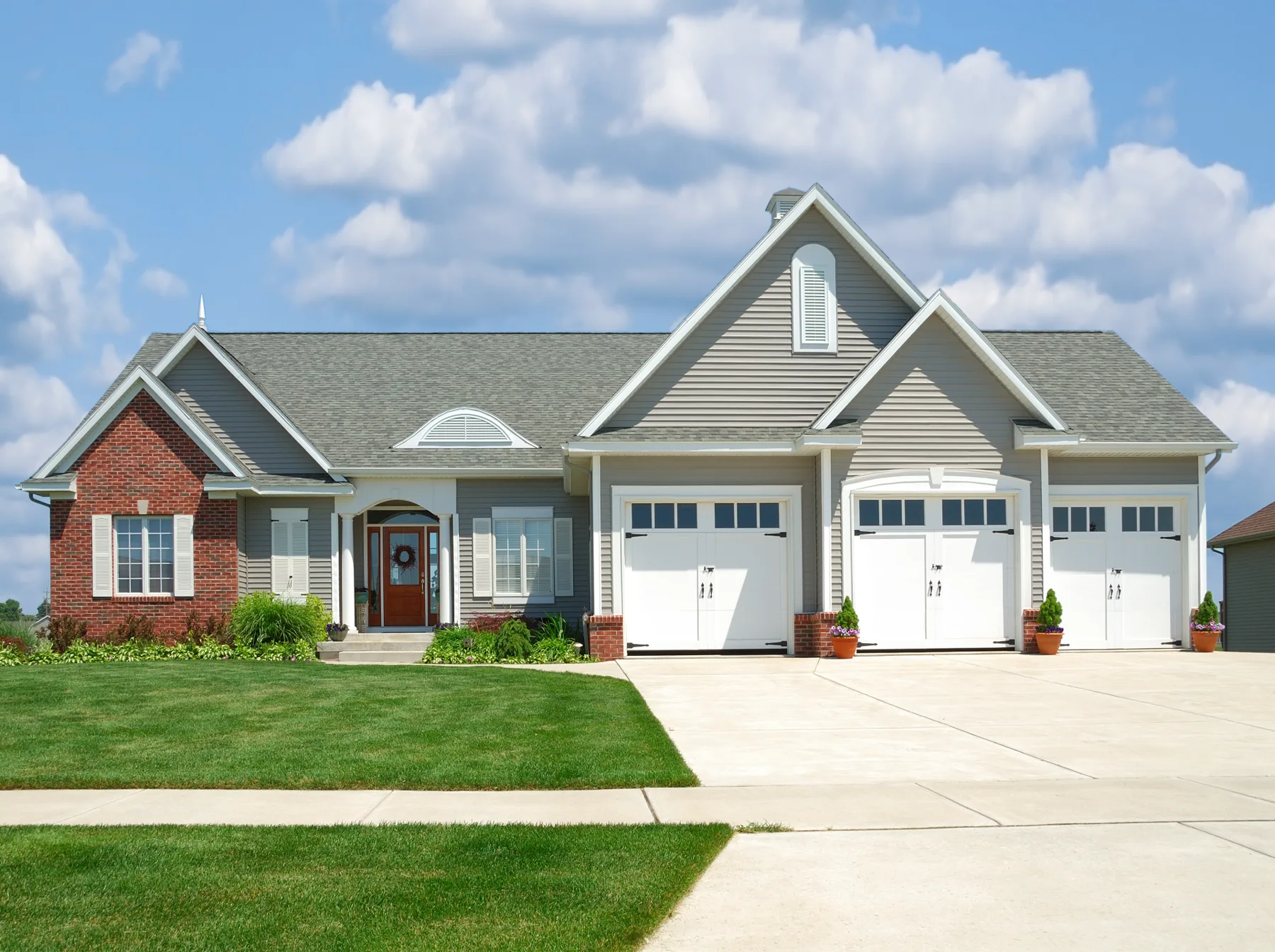 Professional exterior painting project in Kansas City by That 1 Painter