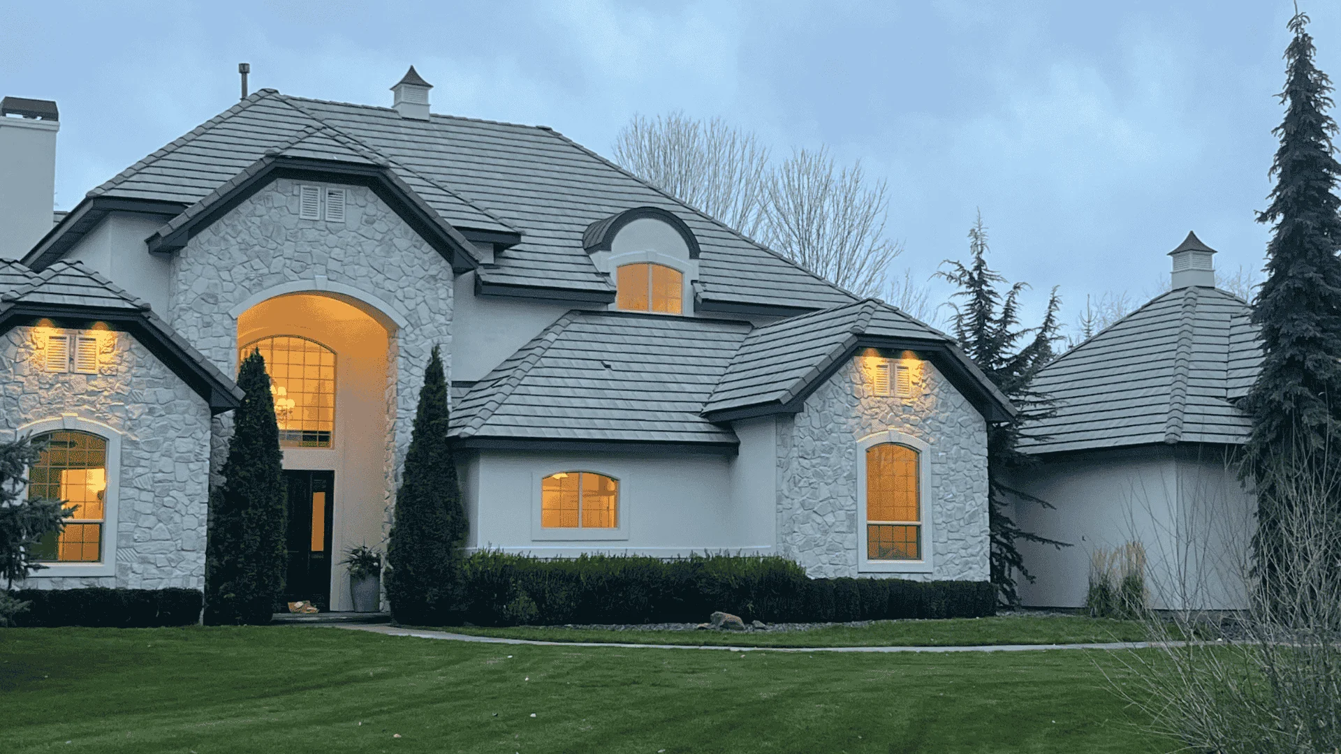 Professional exterior painting project in Nashville by That 1 Painter