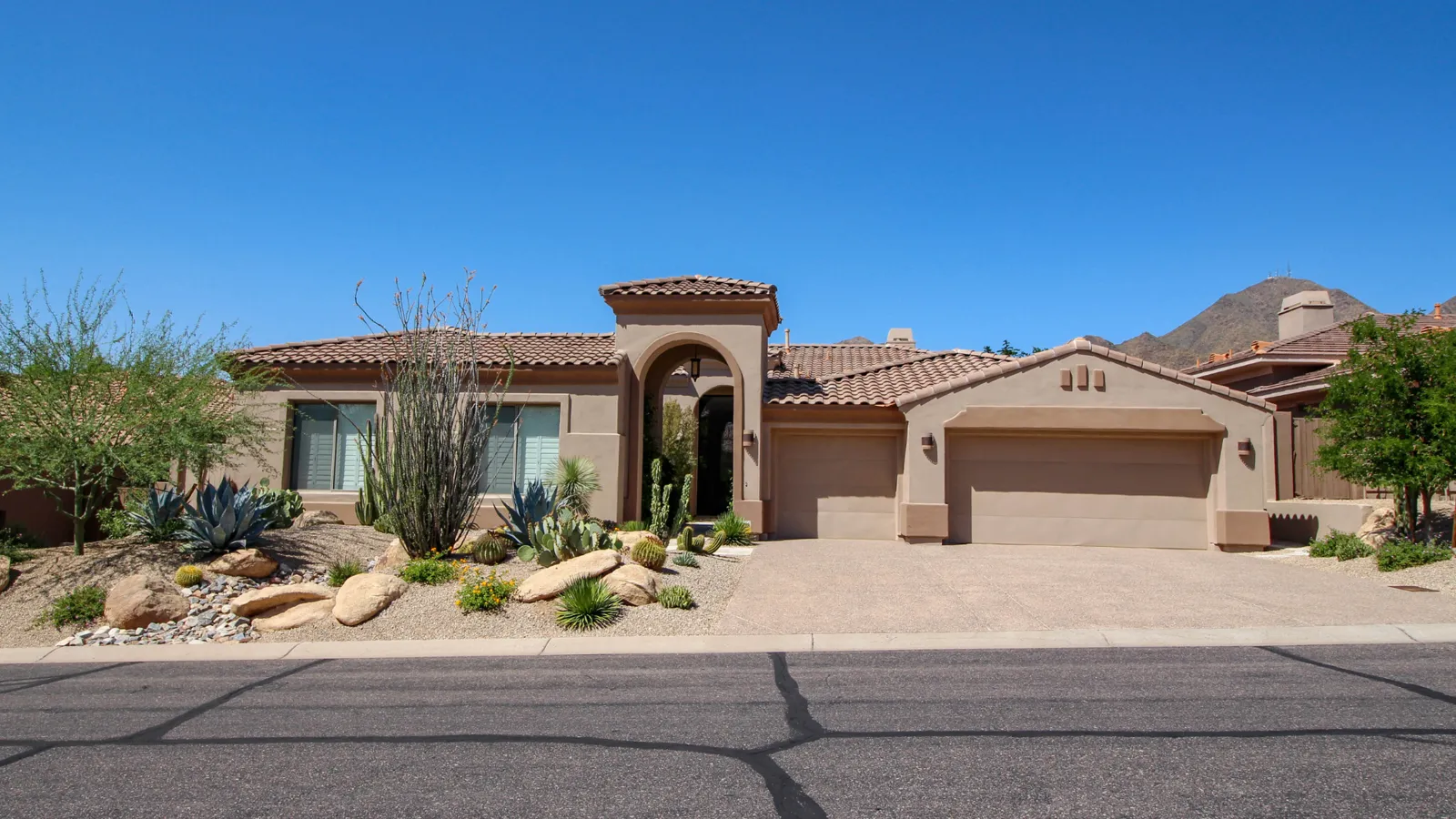 Professional exterior painting project in El Paso by That 1 Painter
