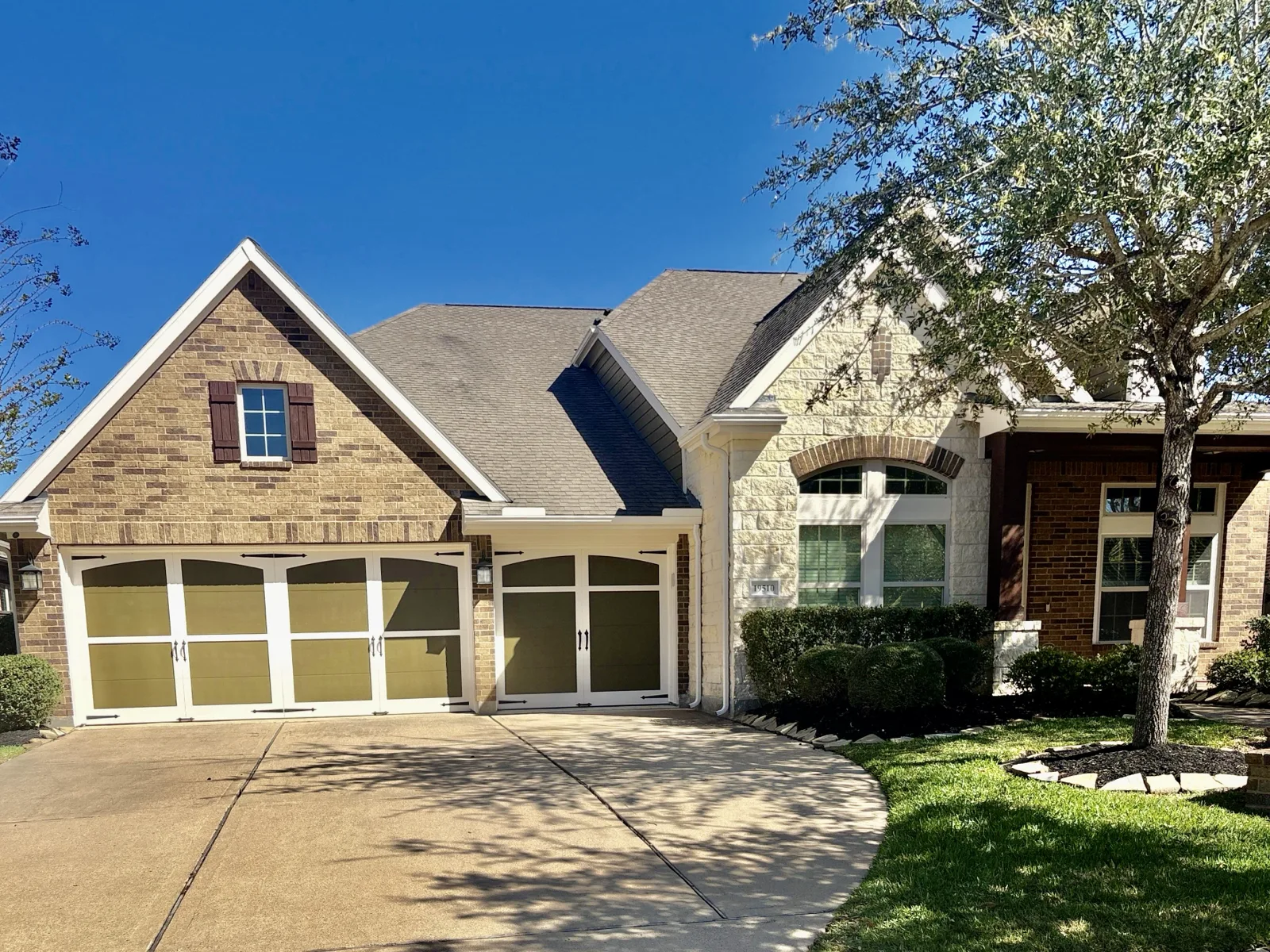 Professional exterior painting project in Fort Bend County by That 1 Painter