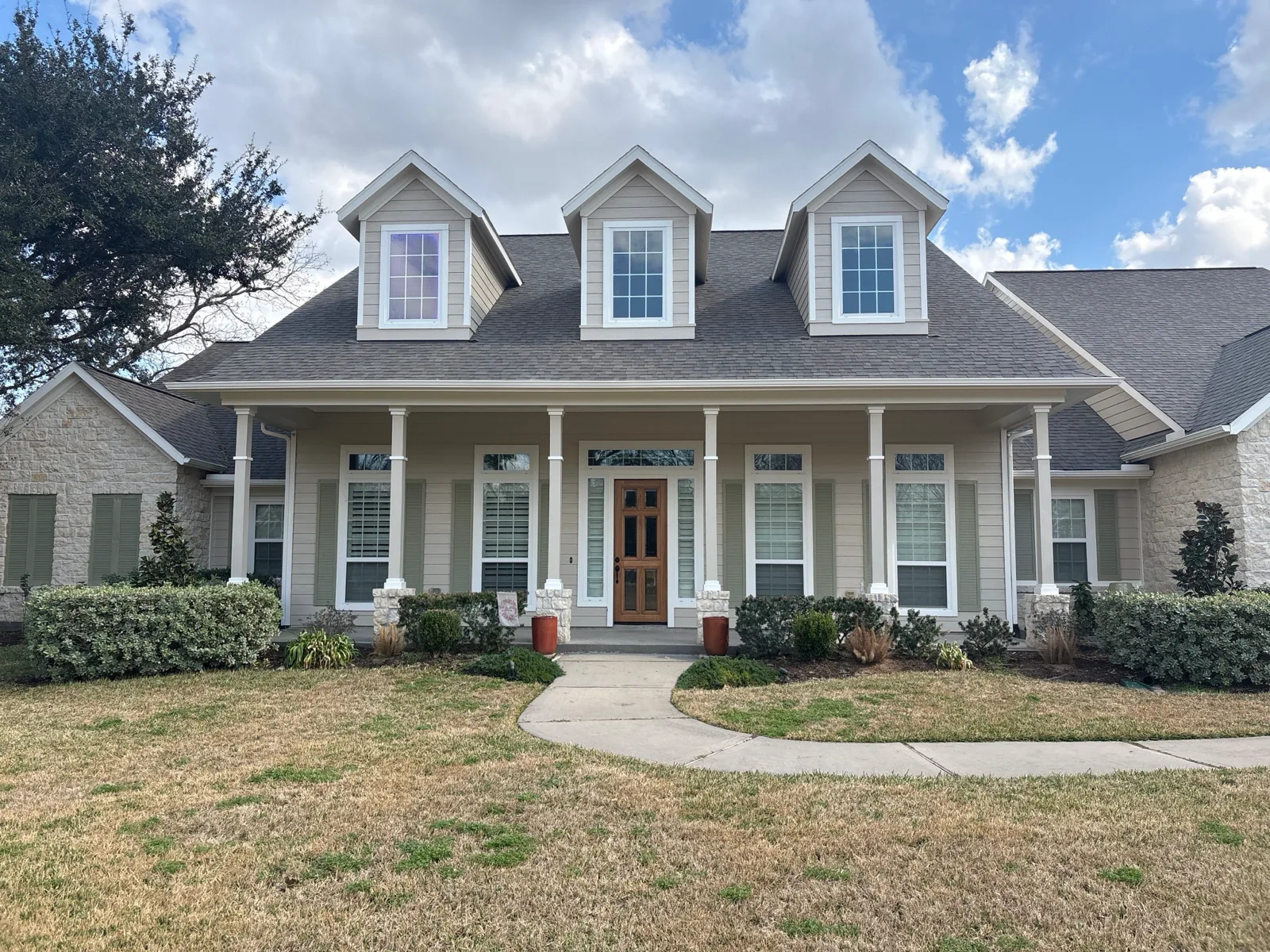 Professional exterior painting project in Fort Bend County by That 1 Painter