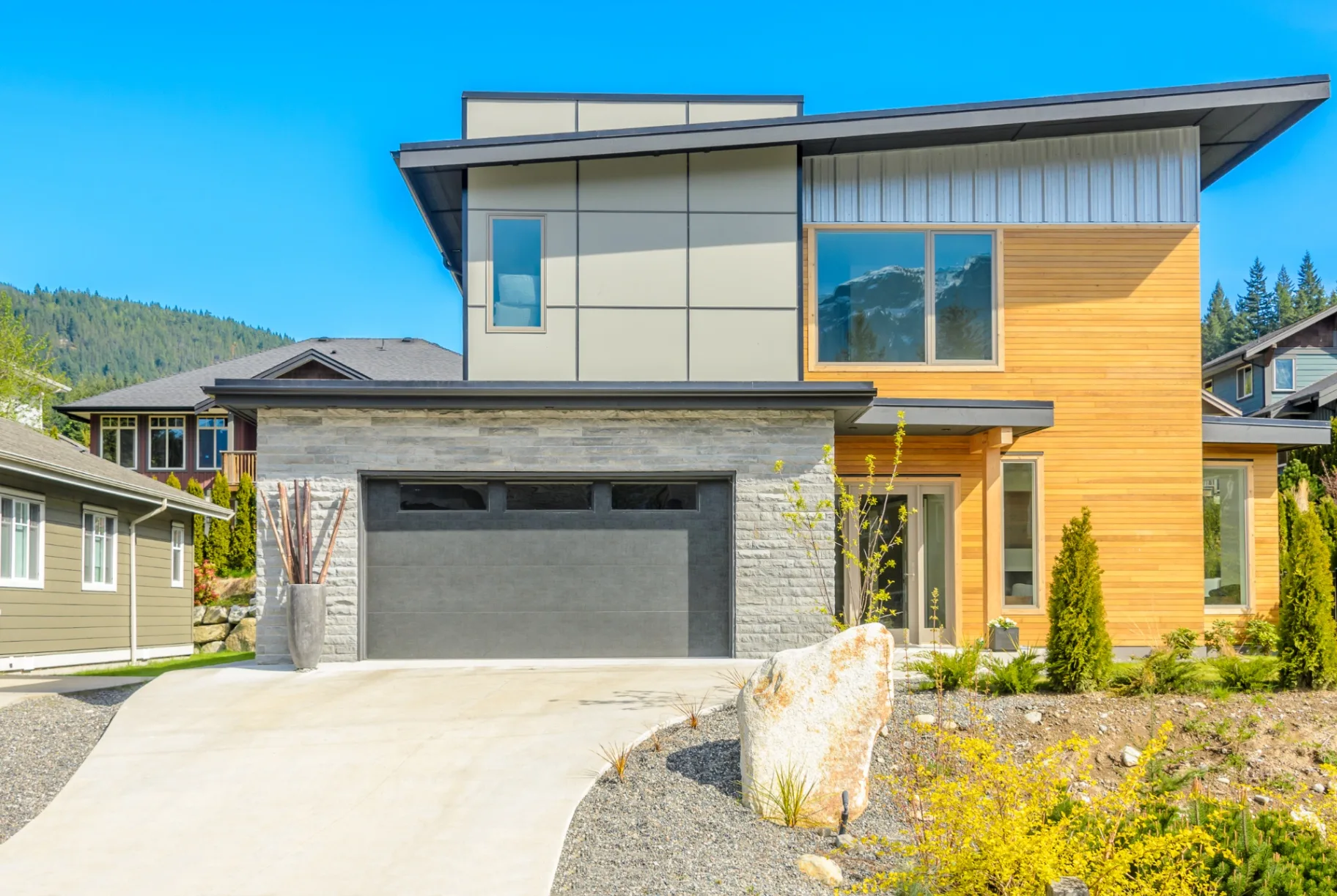 Professional exterior painting project in Seattle by That 1 Painter