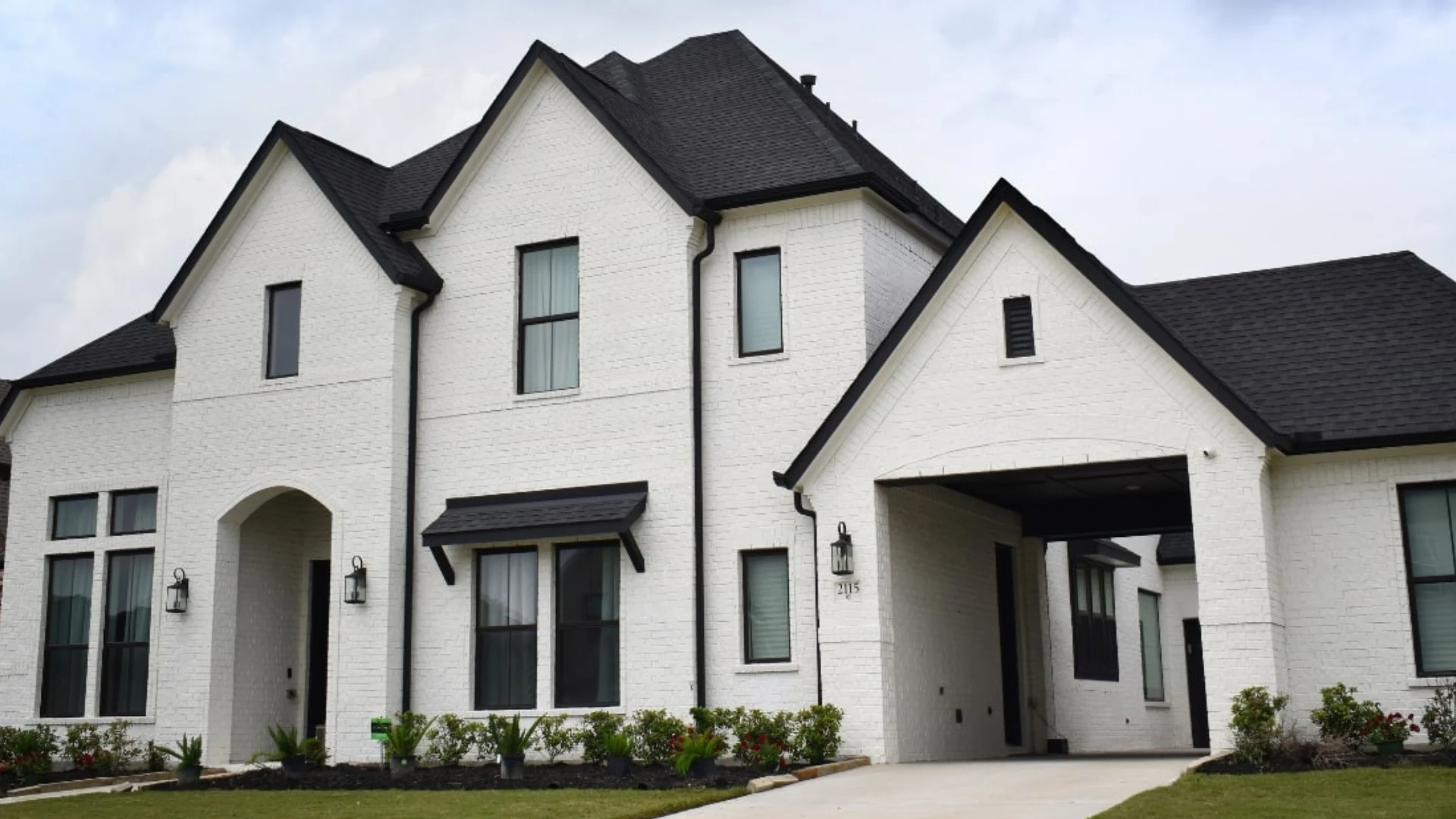 Professional exterior painting project in North Houston by That 1 Painter