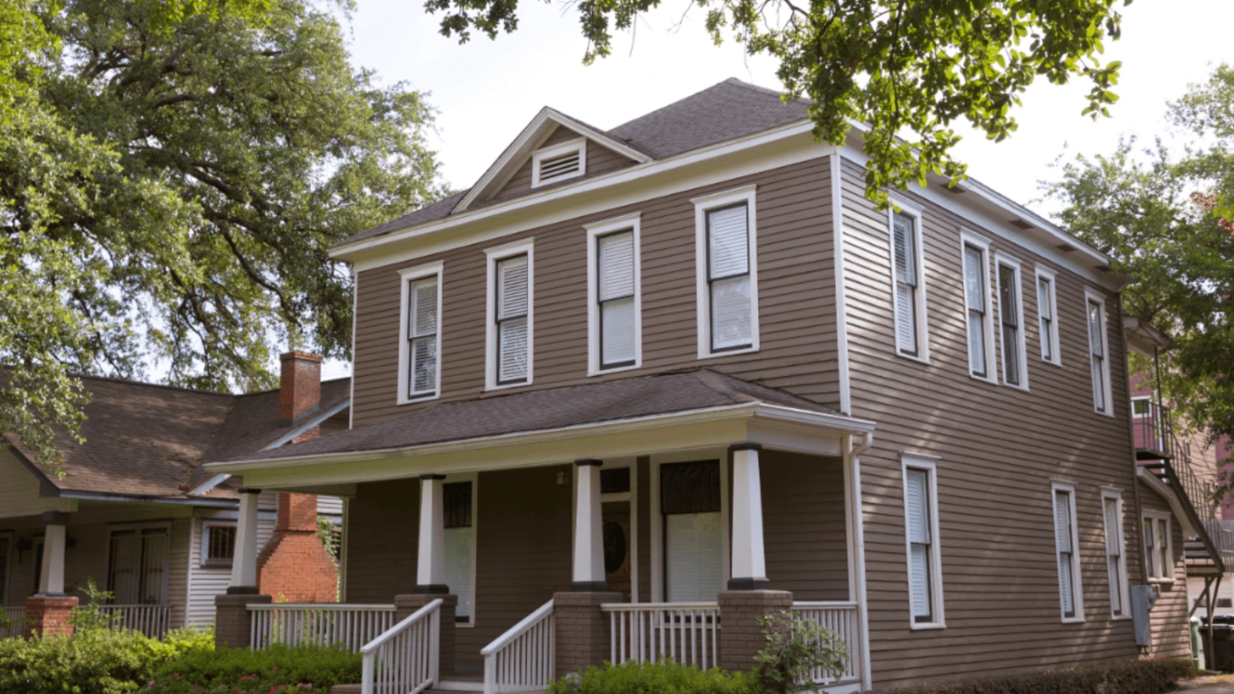 Professional exterior painting project in Sugar Land by That 1 Painter