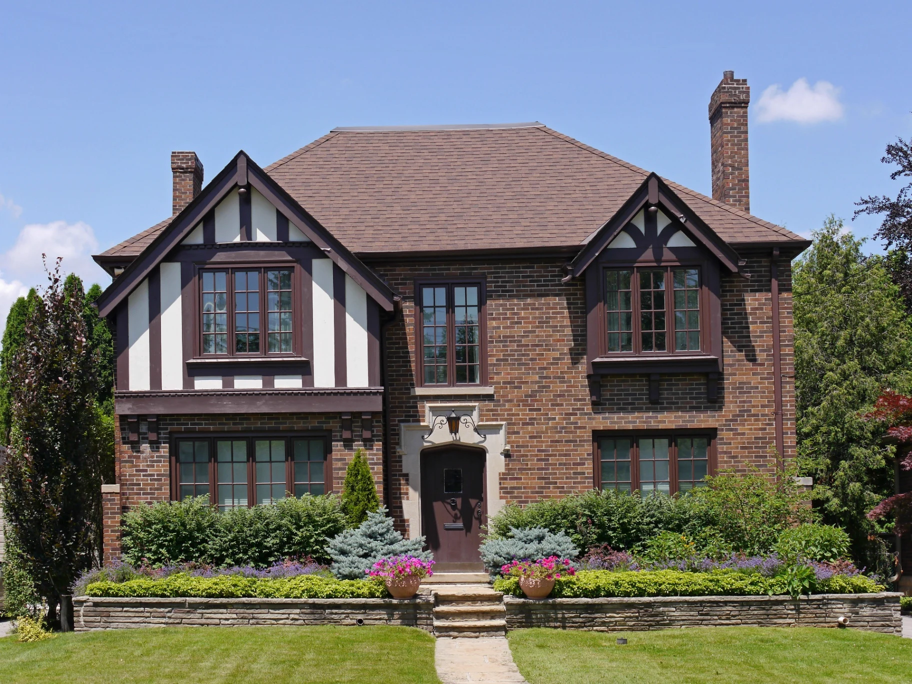 Professional exterior painting project in North Detriot by That 1 Painter