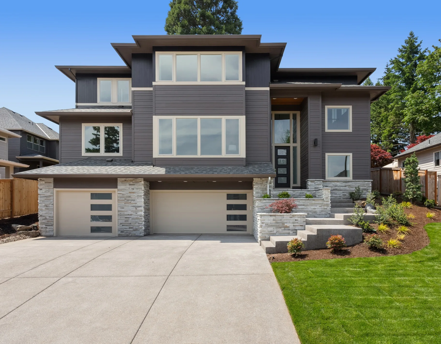 Professional exterior painting project in Seattle by That 1 Painter