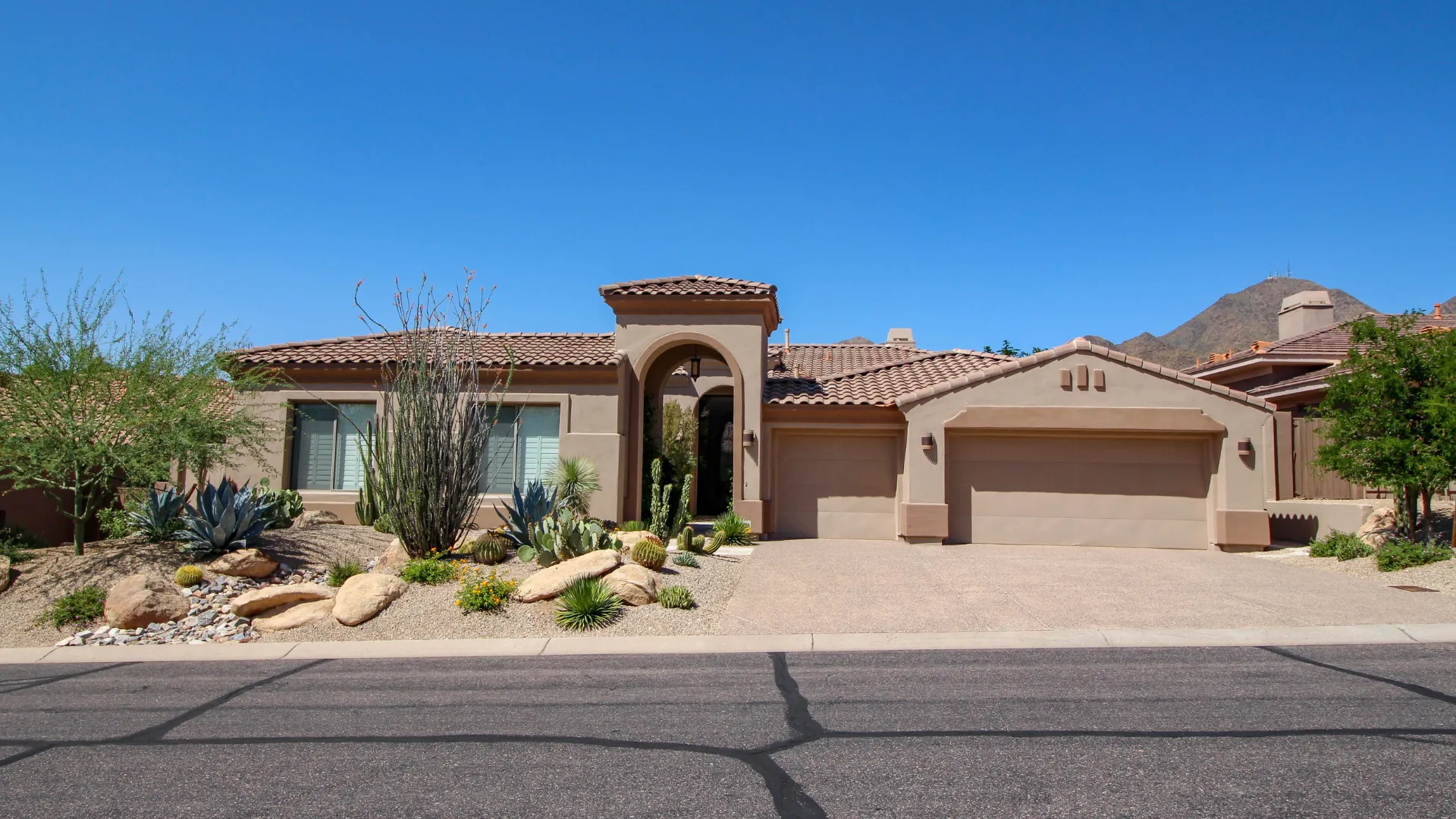 Single-story exterior repaint on a McCormick Ranch home by That 1 Painter