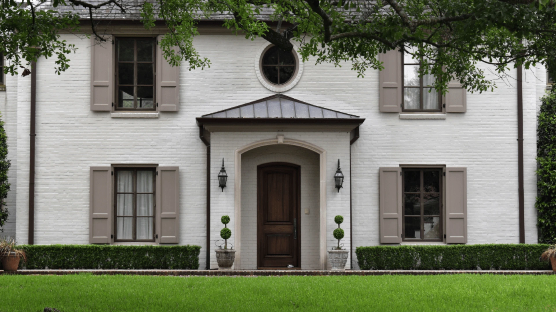 Professional exterior painting project in Sugar Land by That 1 Painter