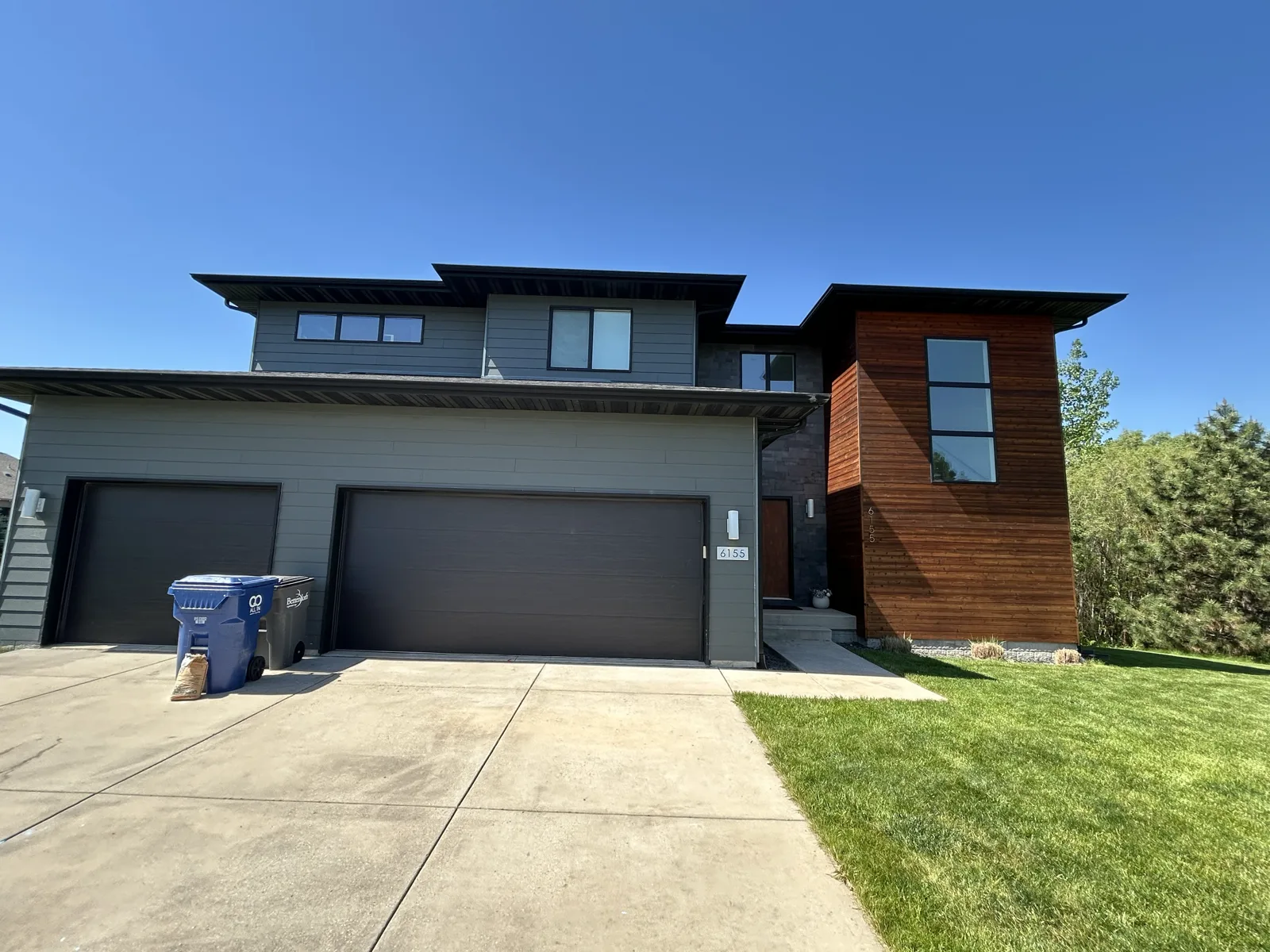 Professional exterior painting project in Quad Cities by That 1 Painter