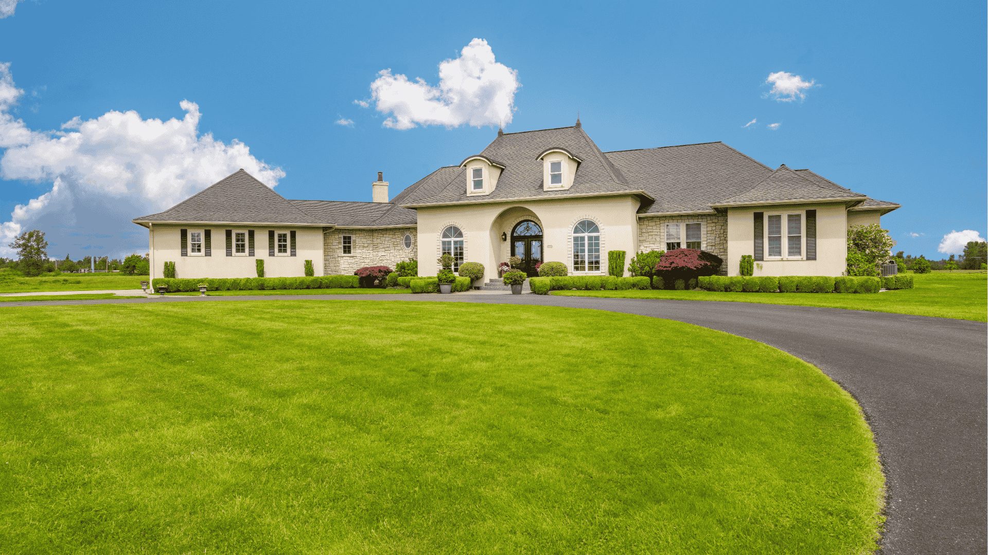 Professional exterior painting project in Fairfax-McLean by That 1 Painter