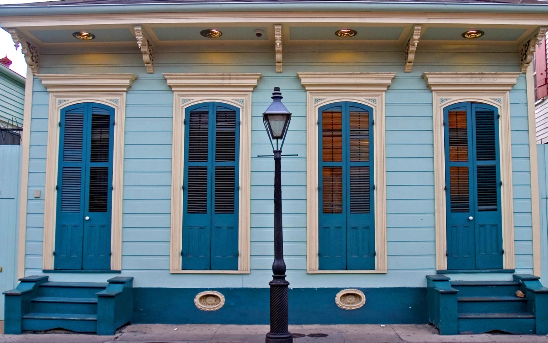 Professional exterior painting project in New Orleans by That 1 Painter