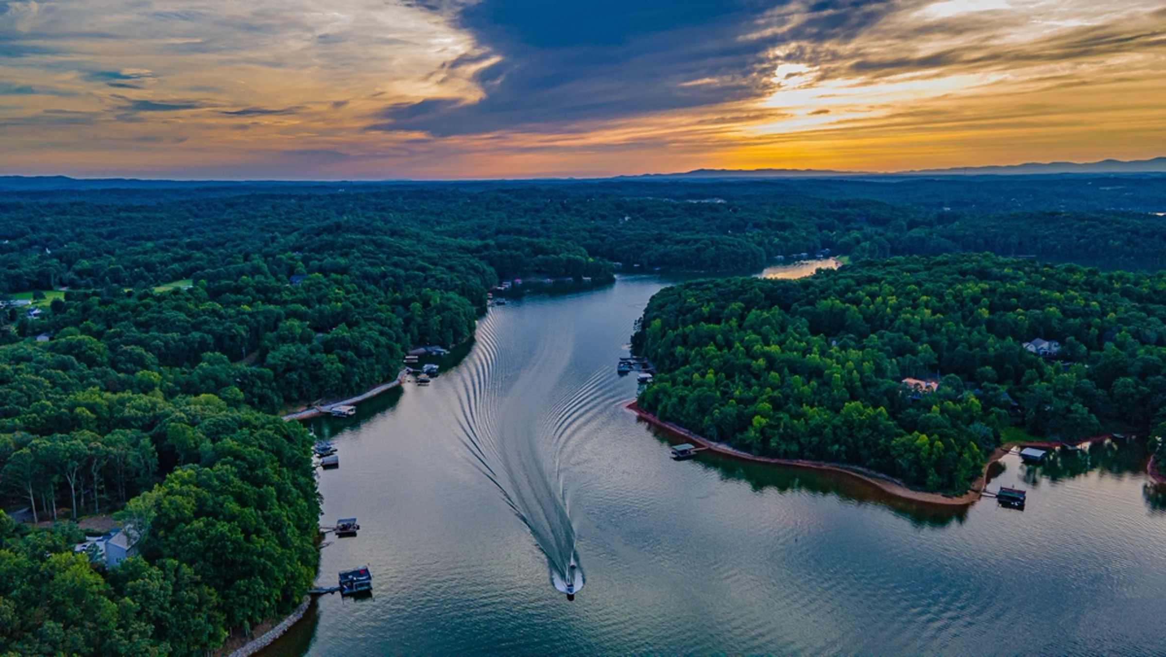 Aerial view of Lake Lanier North Georgia neighborhoods served by That 1 Painter Lake Lanier