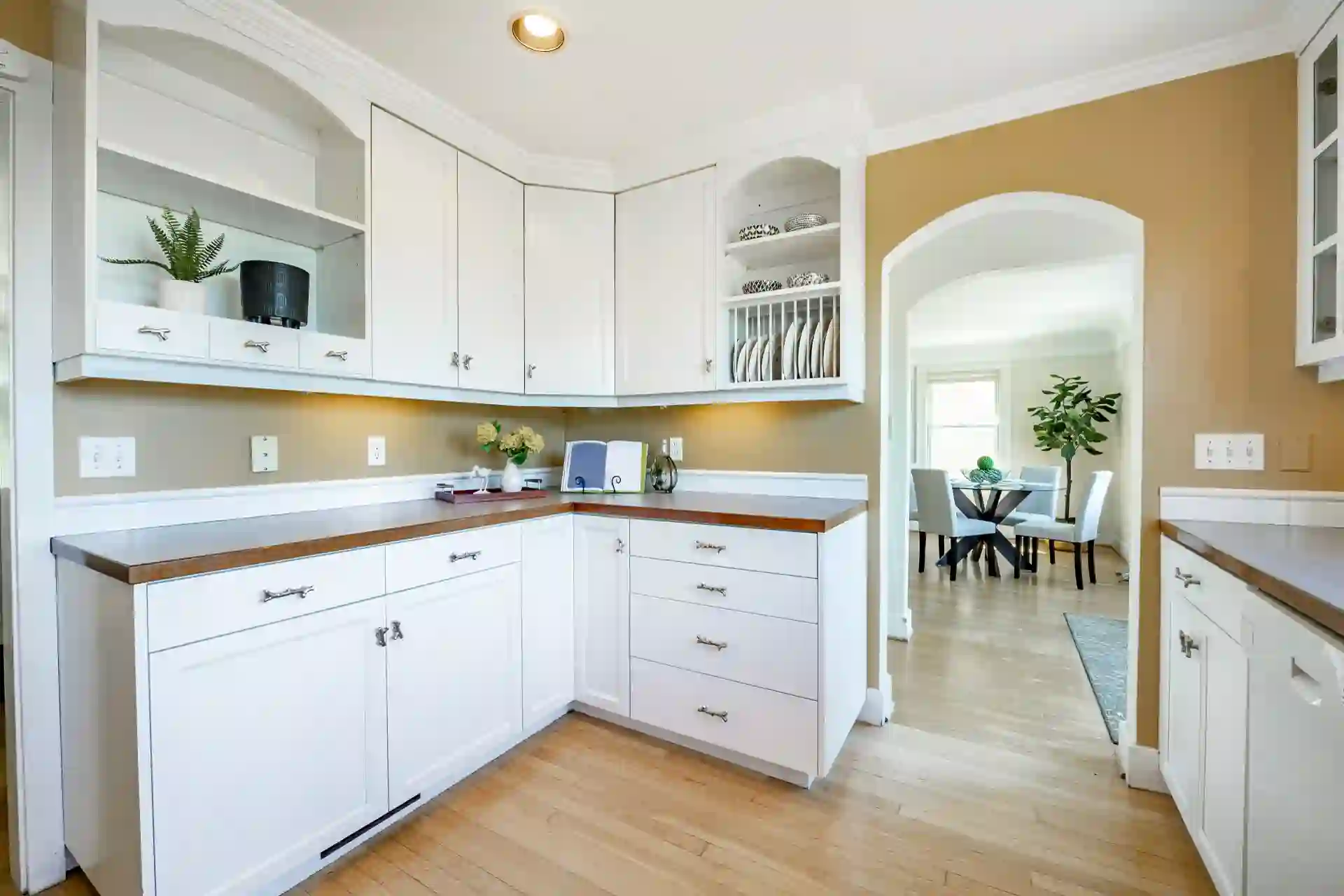 Professional cabinet & interior painting project in Cincinnati by That 1 Painter