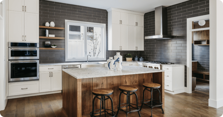 That 1 Painter team at work - Why Choose Us section