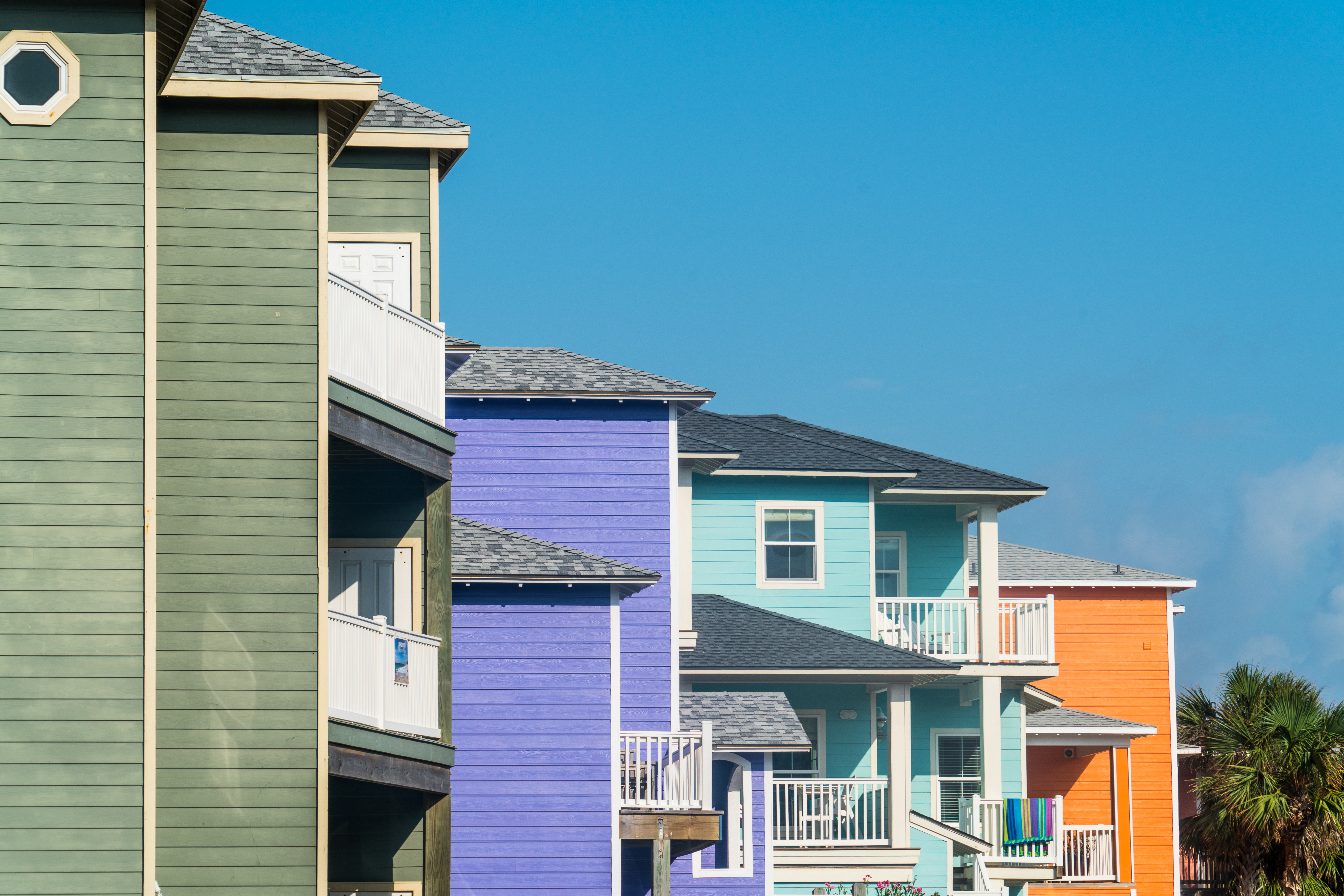 Colorful beach homes, Exterior painting in Corpus Christi_That 1 Painter Corpus Christi