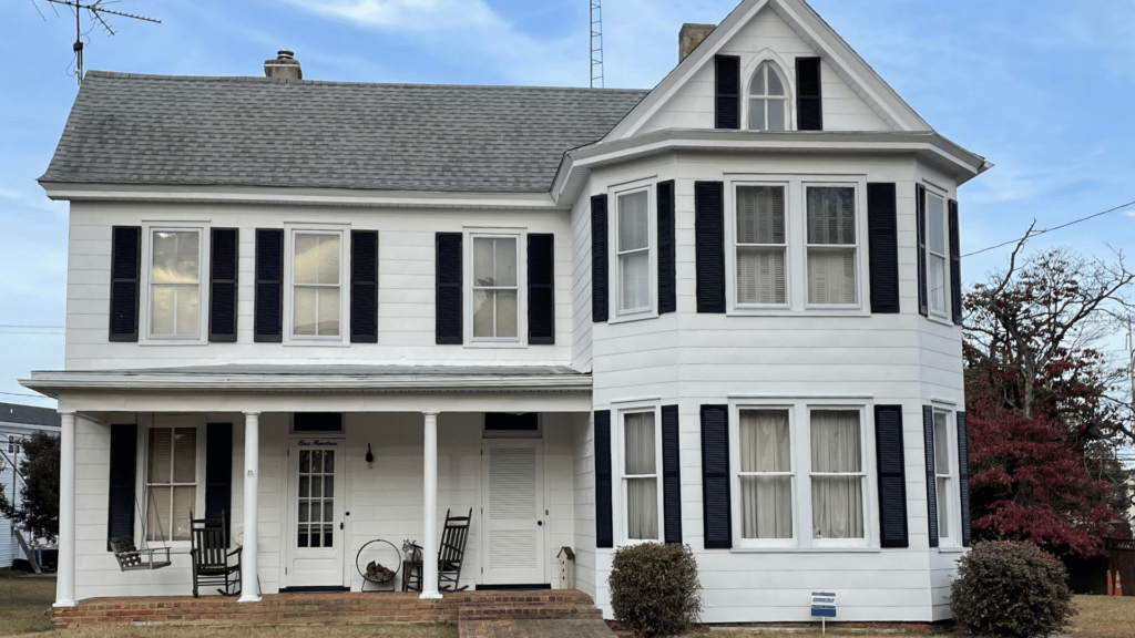That 1 Painter Middletown's exterior painting job on a white home in Delaware for market preparation