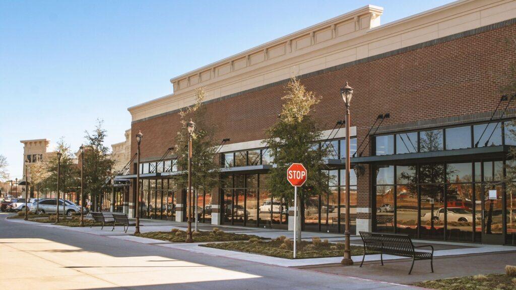 A strip mall in Fort Worth Texas that was painted by That 1 Painter Fort Worth with their commercial painting services.