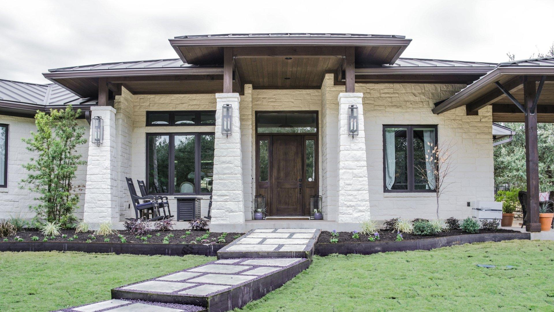 Whitewashing vs. Limewashing_Brick House with Limewash paint_That 1 Painter_Gainesville