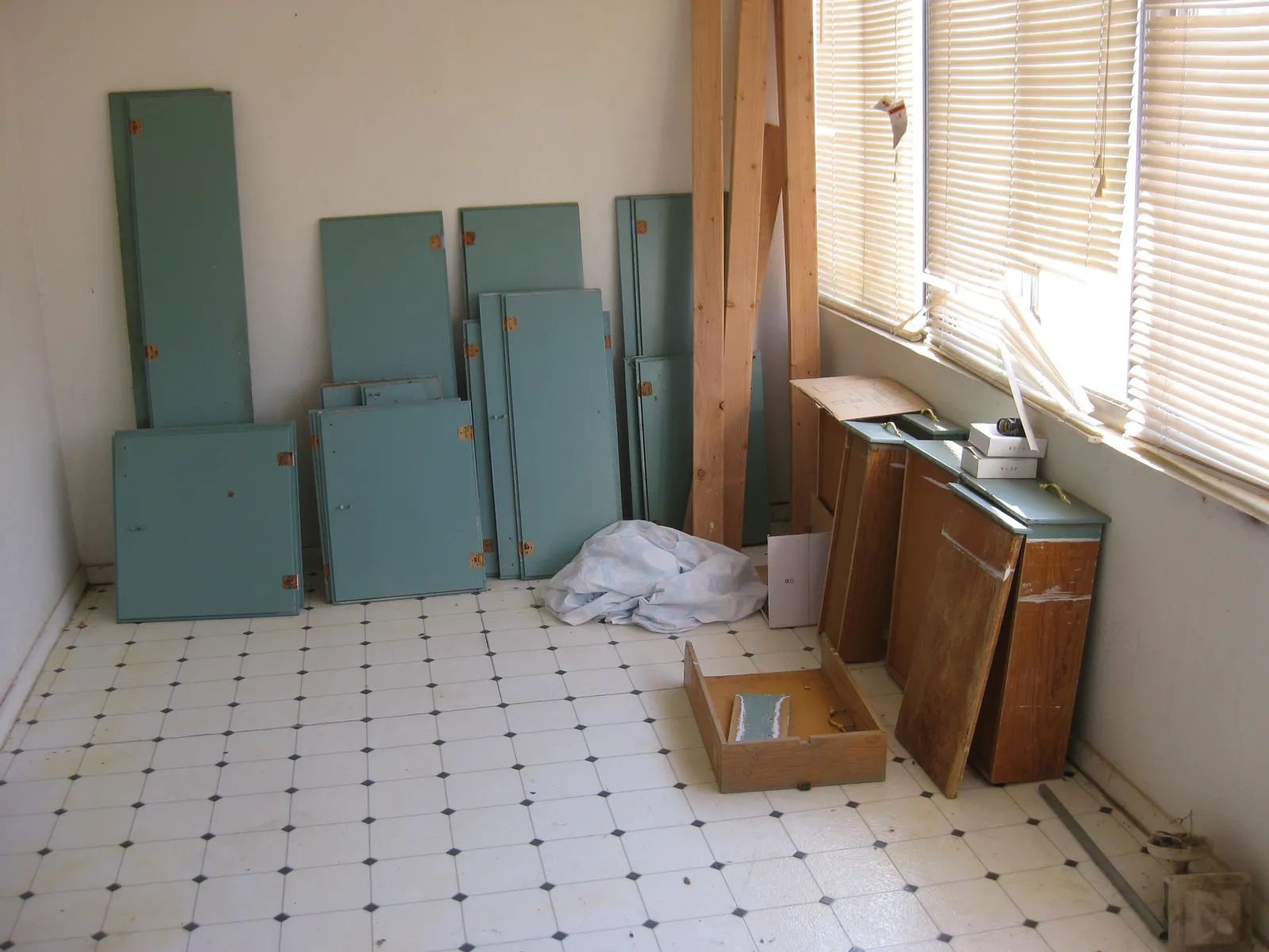 How Do You Prep Cabinets Before Painting?