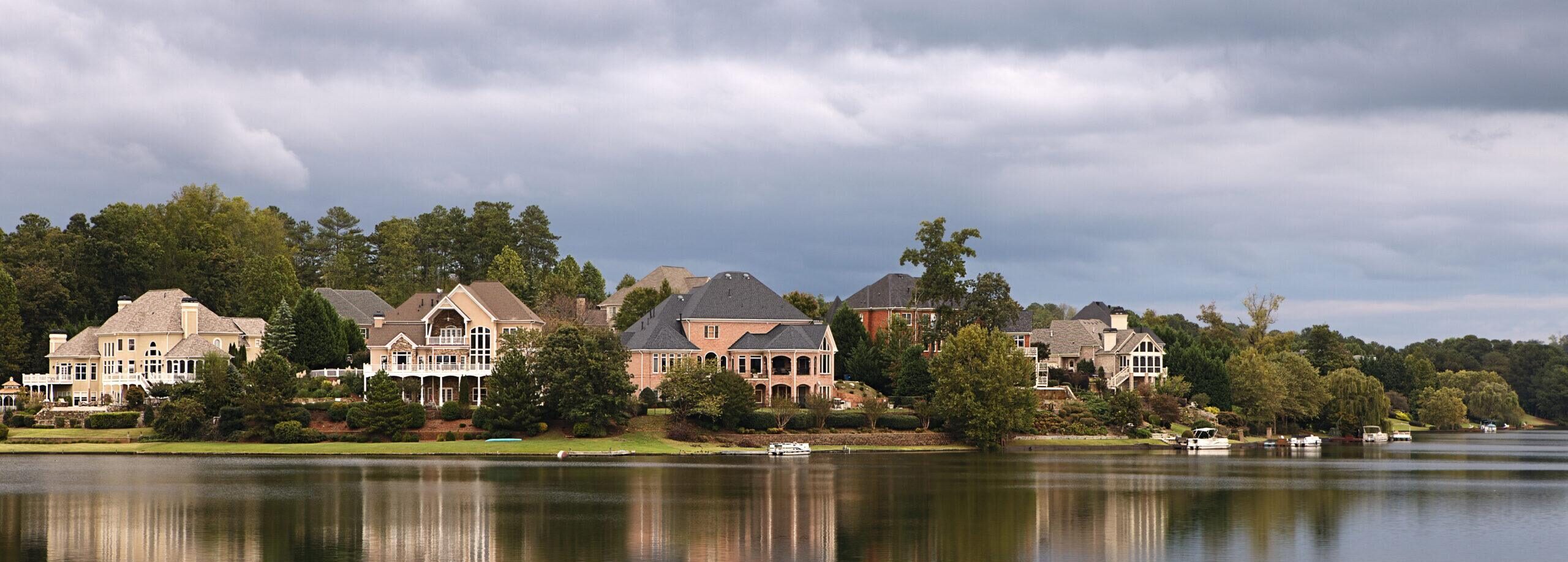 painters in lake lanier show houses on a lake with that 1 painter