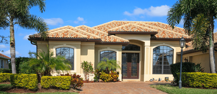 A Florida home exterior that was just painted by That 1 Painter Naples.