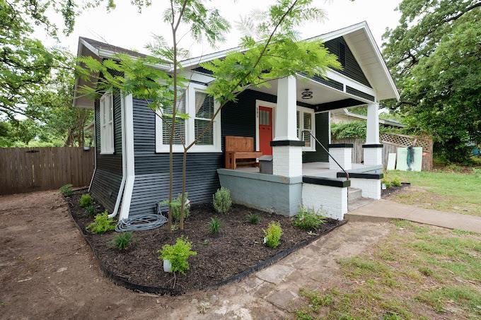 A home that was recently painted a dark color with white trim in Garden District - That 1 Painter New Orleans