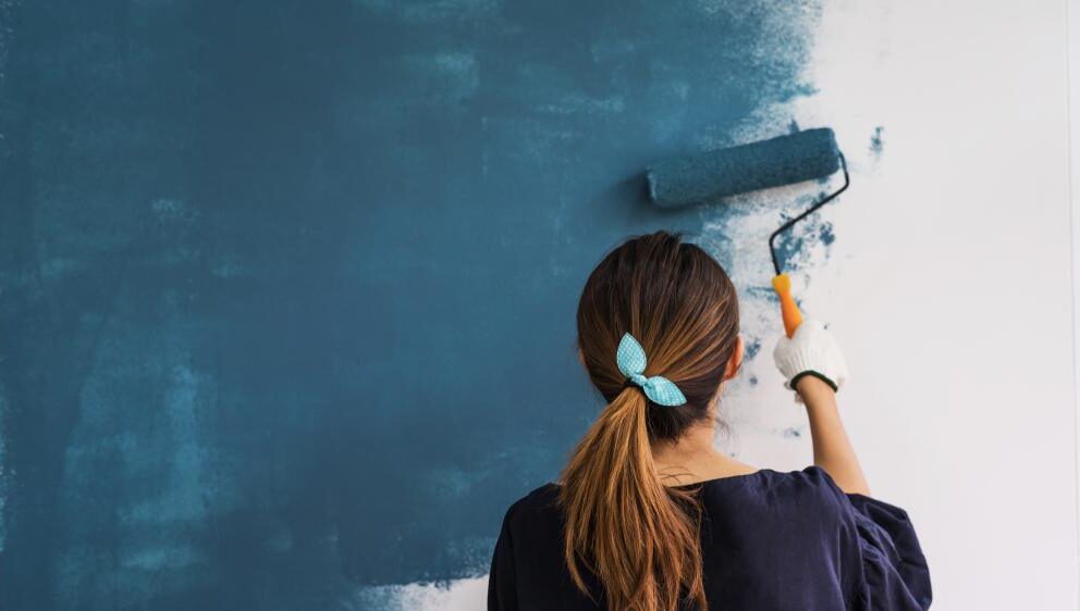 happy customer who worked with That 1 Painter Ontario-Fontana to learn the difference between Water-Based vs. Oil-Based paint for her Ontario-Fontana Home
