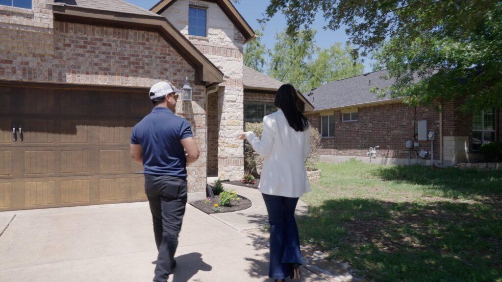 that 1 painter pearland manager walking up to a home with a realtor
