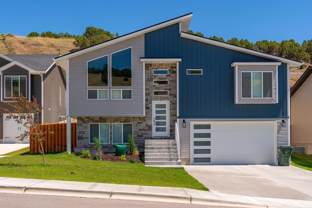 Freshly painted house exterior_DIY vs. Hiring a Professional Painter: What You Need to Know_That 1 Painter Treasure Valley